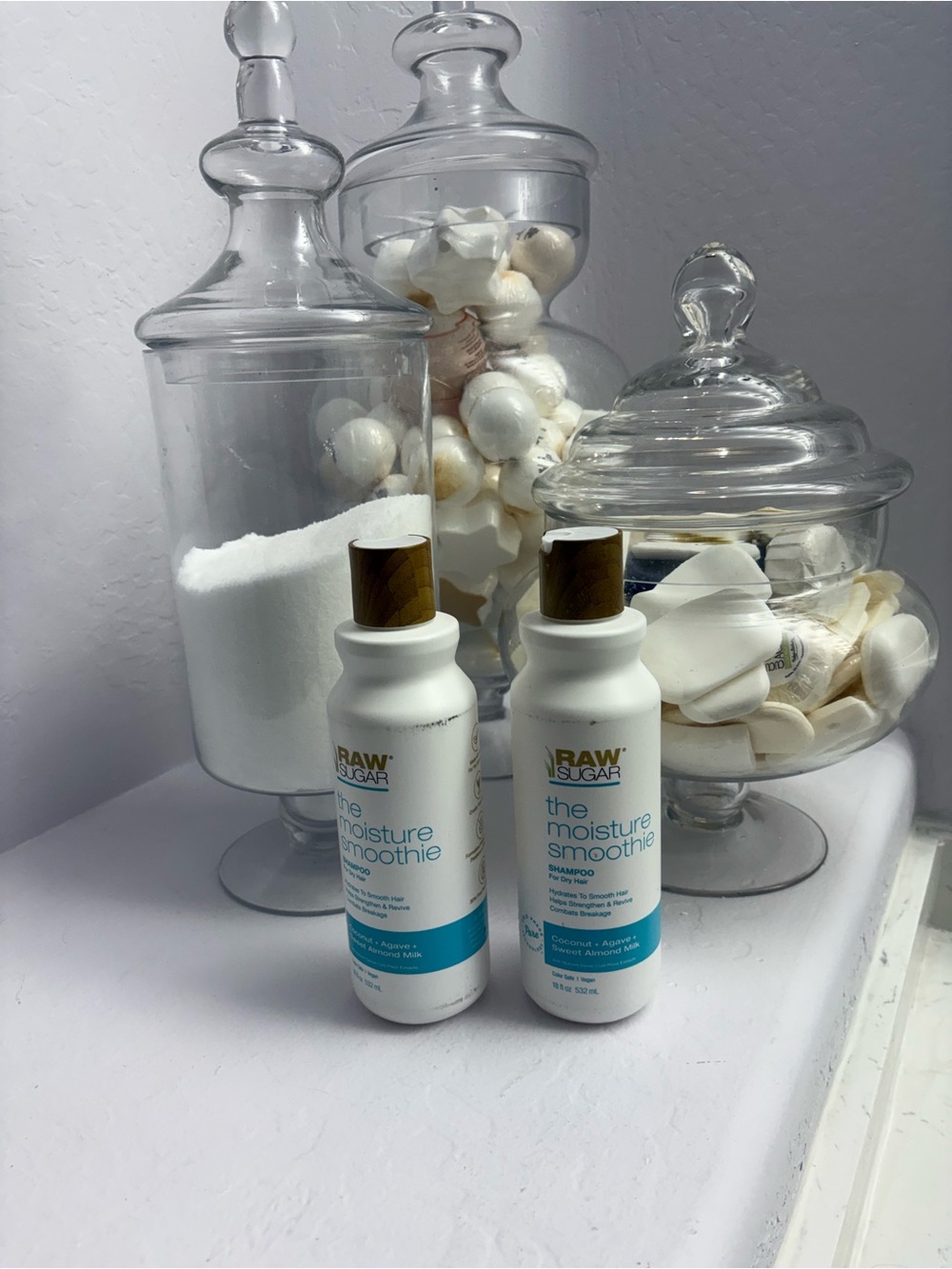 2 Raw Sugar
The Moisture Smoothie Shampoo NIP
